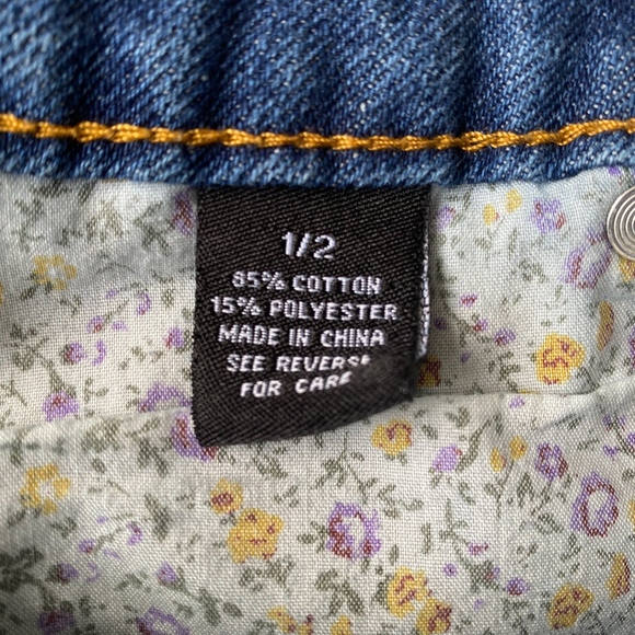 Rue 21 Daisy Dukes Distressed Jean shorts size 1-2 - Picture 3 of 4